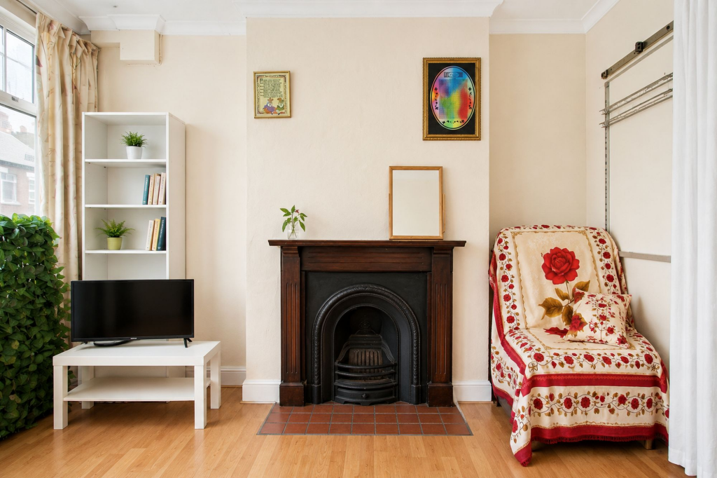House in Croydon - View 3