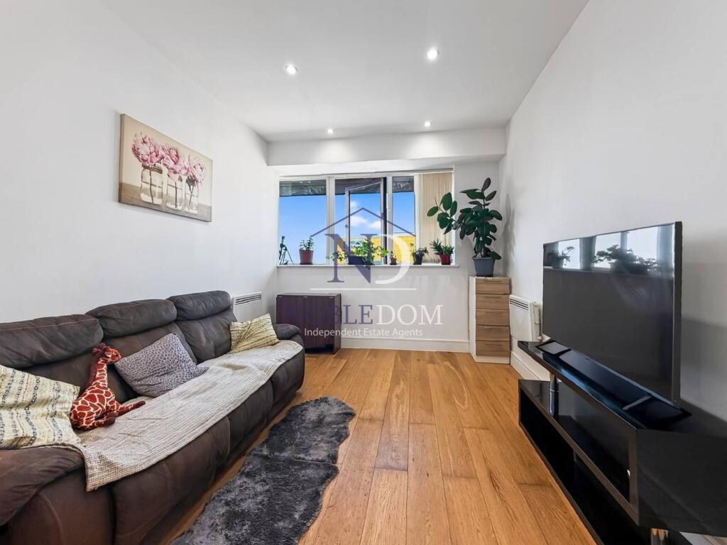 Apartment in Twickenham - View 2