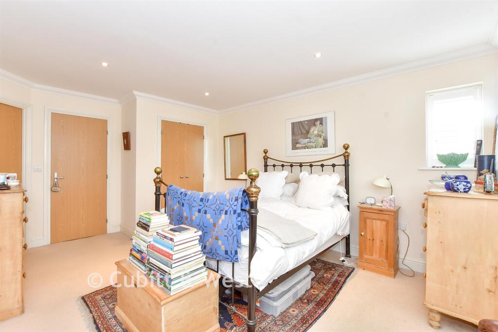 House in Portsmouth - View 5