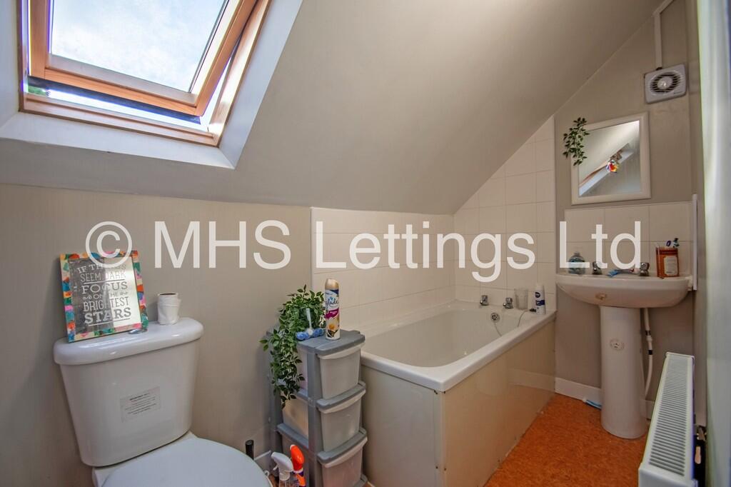 6 bedroom semi-detached house for rent