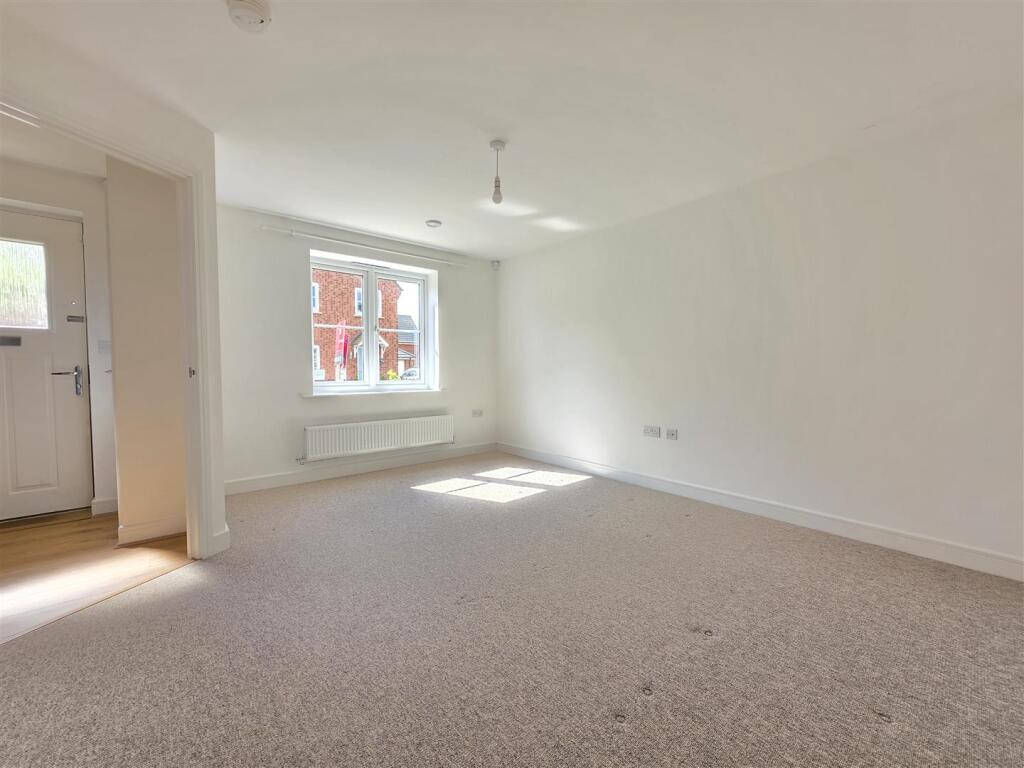 Huntsman Drive, Brockworth, Gloucester photo 3