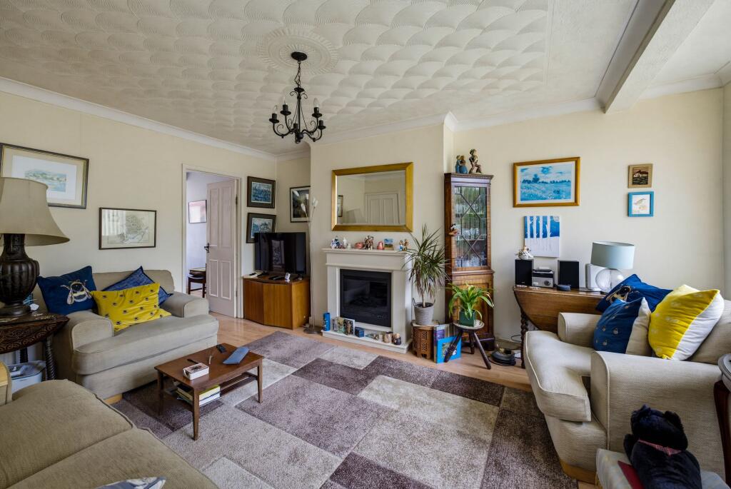 House in Swansea, Killay - More