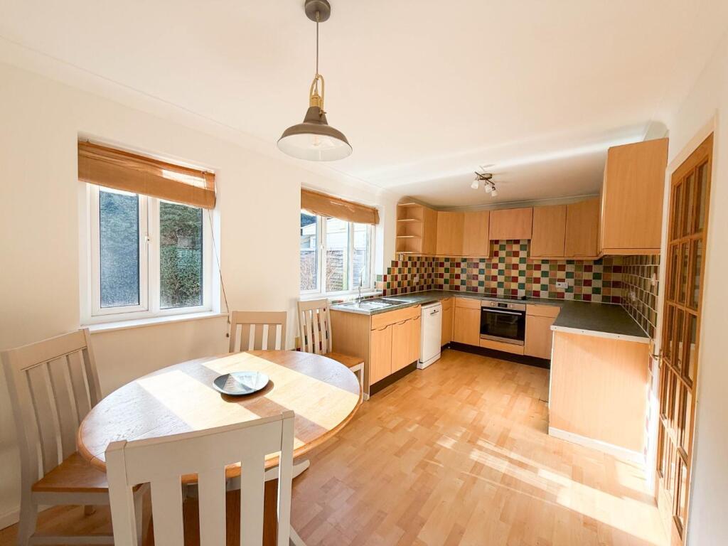 Manor Close, Harston, Cambridge photo 3