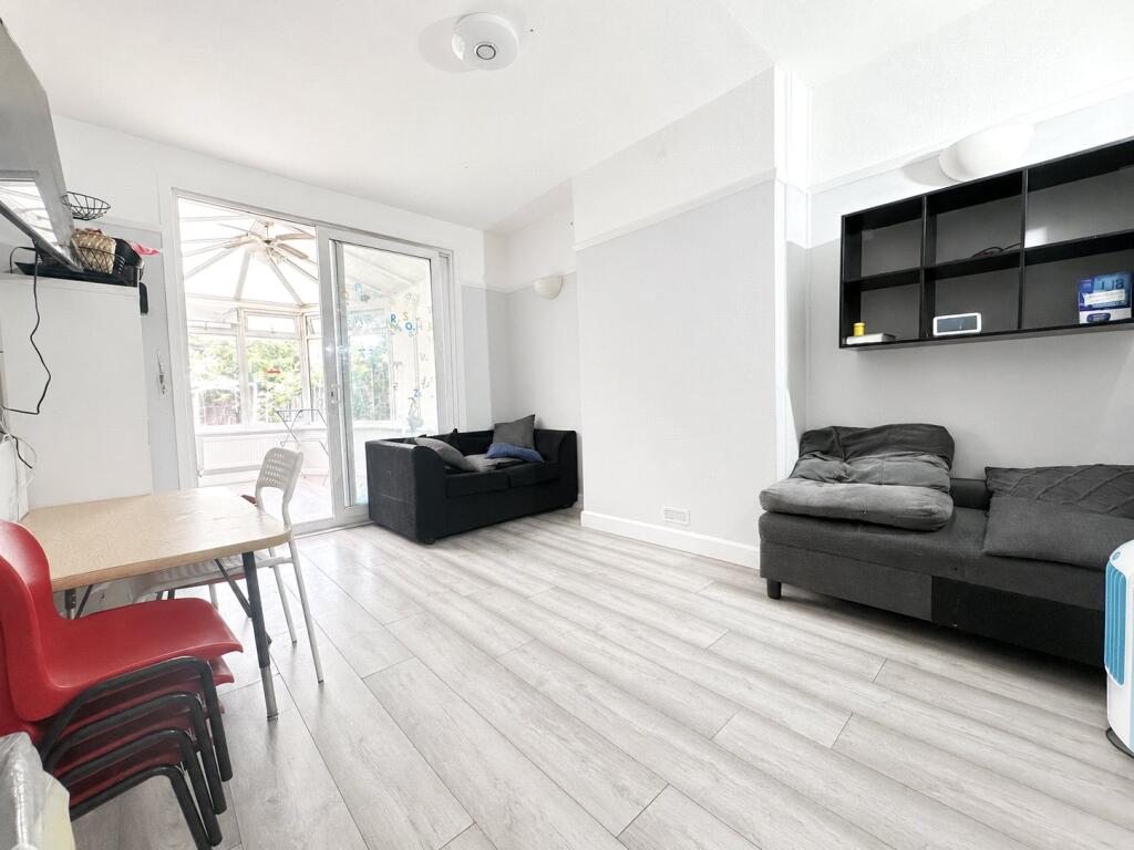 House in London - View 3