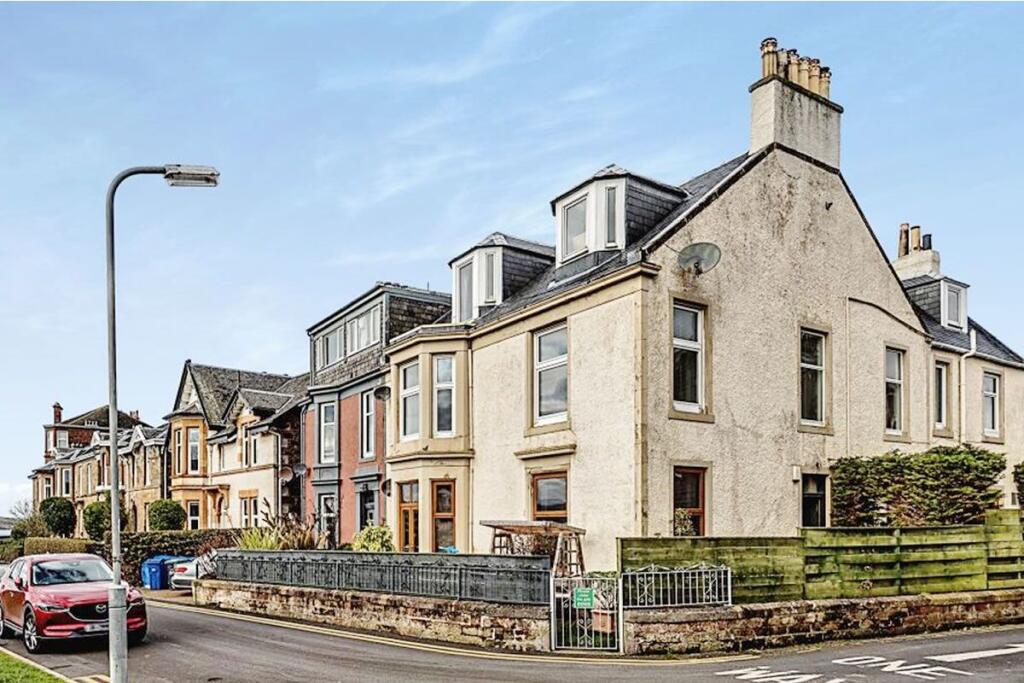 3-bed flat on  15, Gogo Street, Flat B, Largs, KA308BU, £115,000