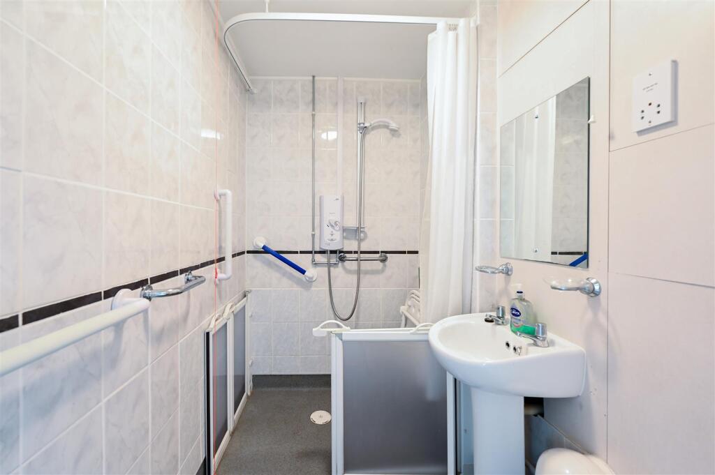Apartment in Basingstoke and Deane, Old Basing and Lychpit - More