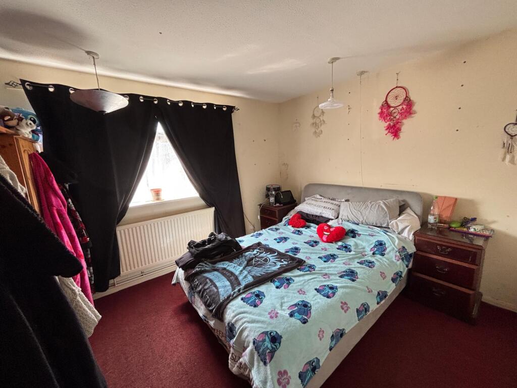 House in Southend-on-Sea - More