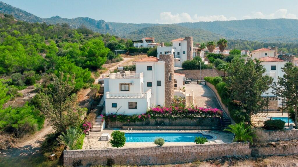Main image of property: Bahçeli, Girne