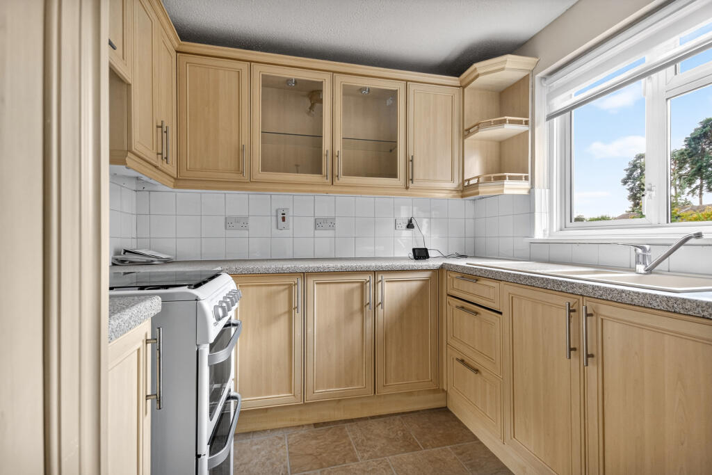 Apartment in Bracknell, Crown Wood, Birch Hill - View 3