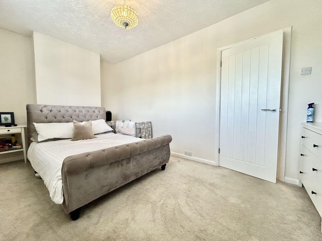 Bernard Close, Dunstable - View 6