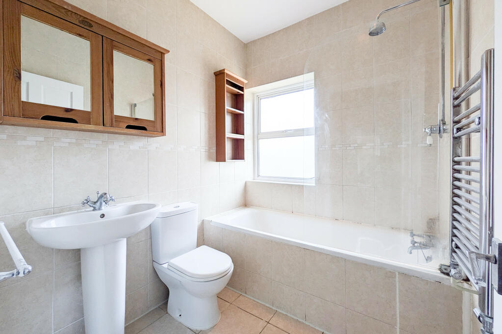 3 bedroom semi-detached house for rent