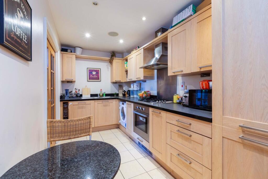 Apartment in Slough - View 3