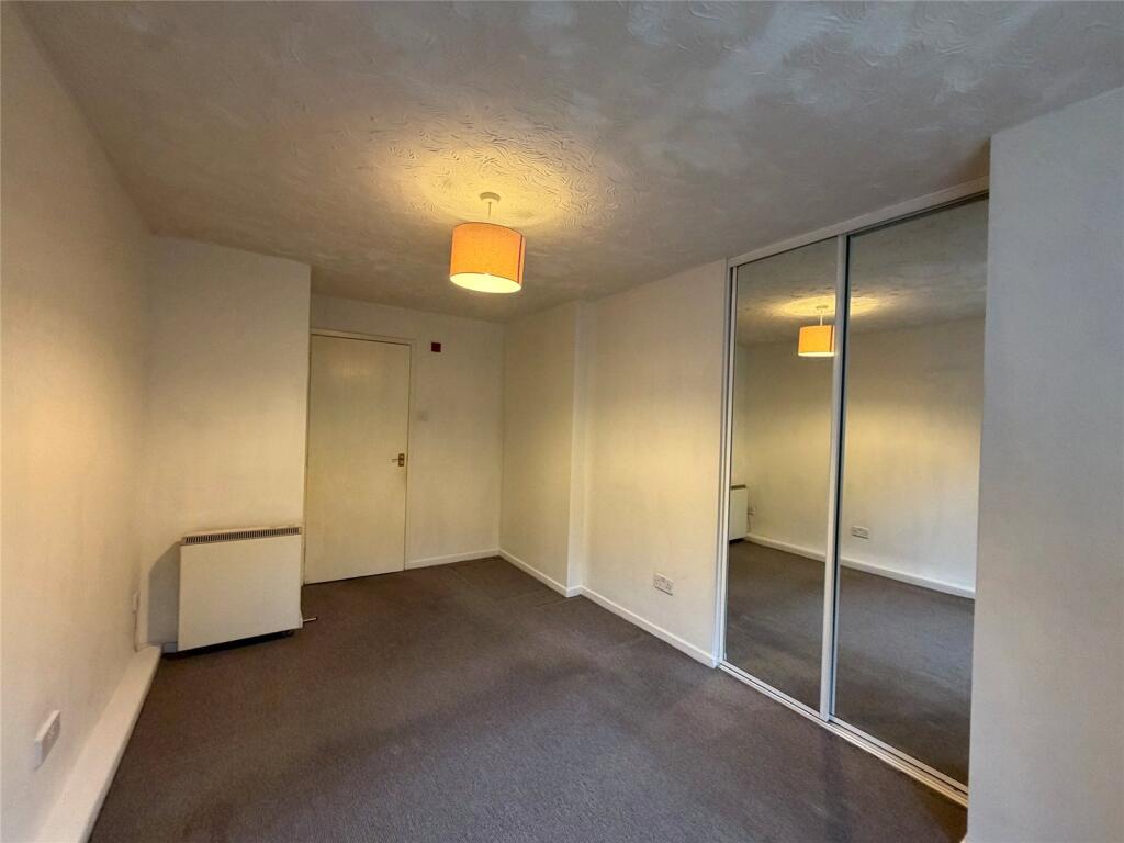 Apartment in Sutton Coldfield, Banners Gate - More
