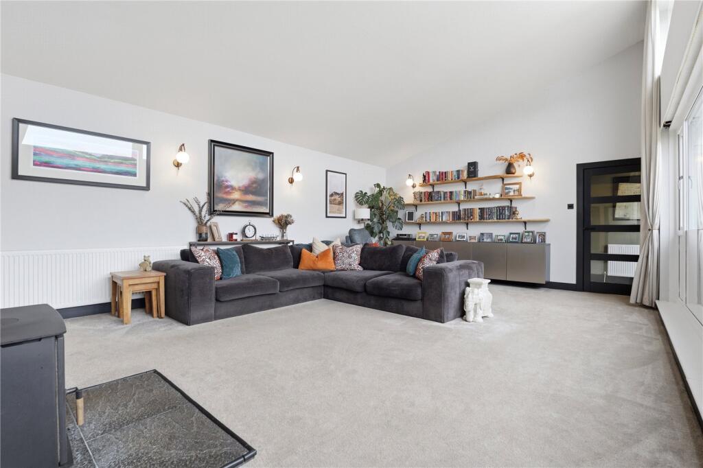 House in Larbert, Falkirk - View 3