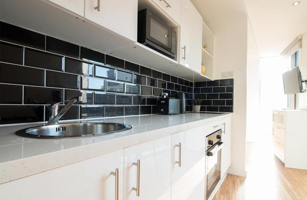 Apartment in Liverpool - More