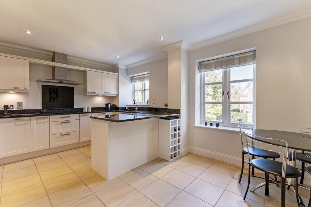 Apartment in Slough - View 4