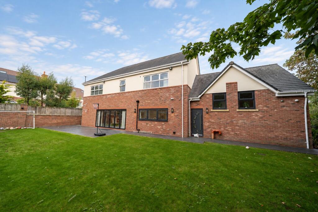House in Preston - View 4