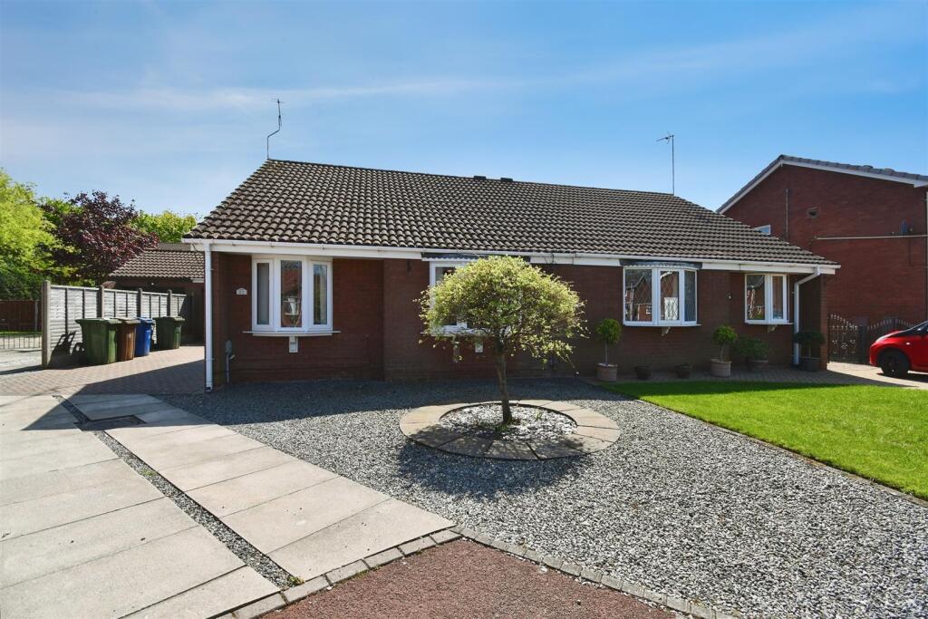 Main image of property: Sorbus View, Hull