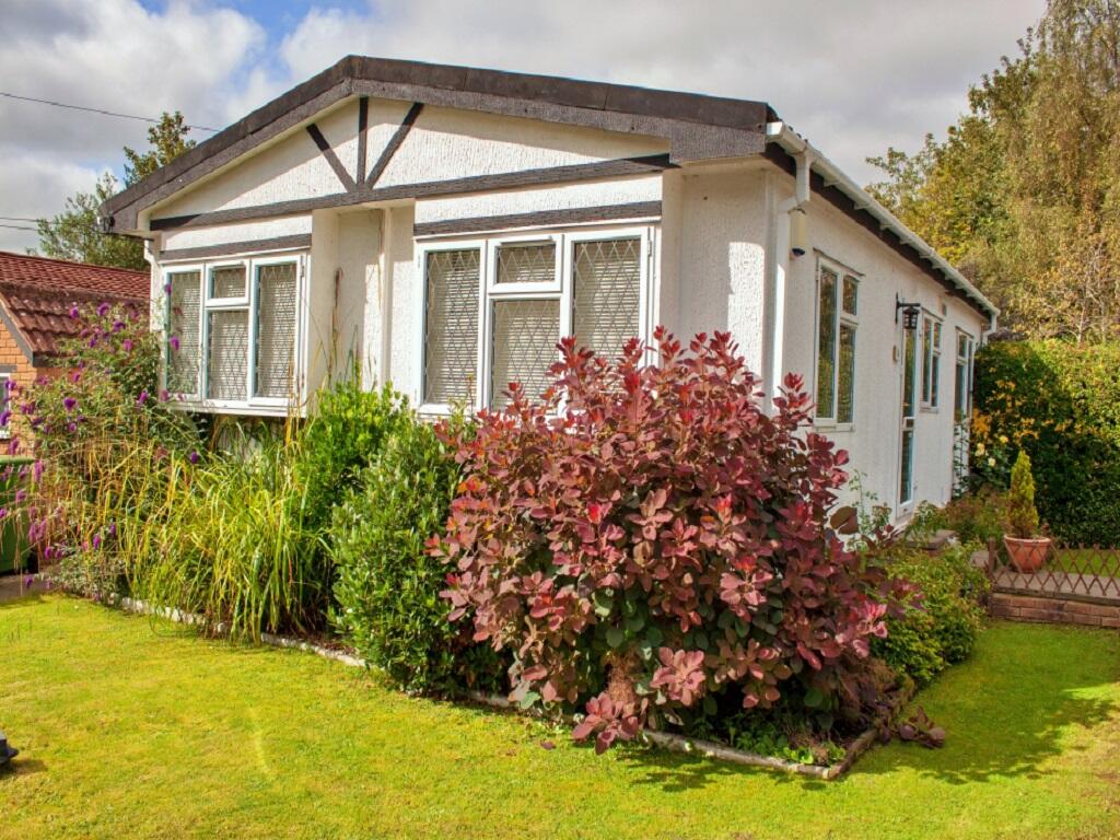 2-bed caravan on Beech Park, Wigginton, Tring, £219,950