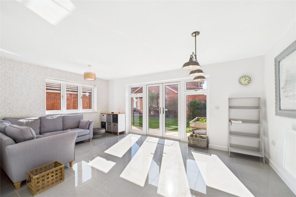 House in Binfield, Bracknell Forest - View 5