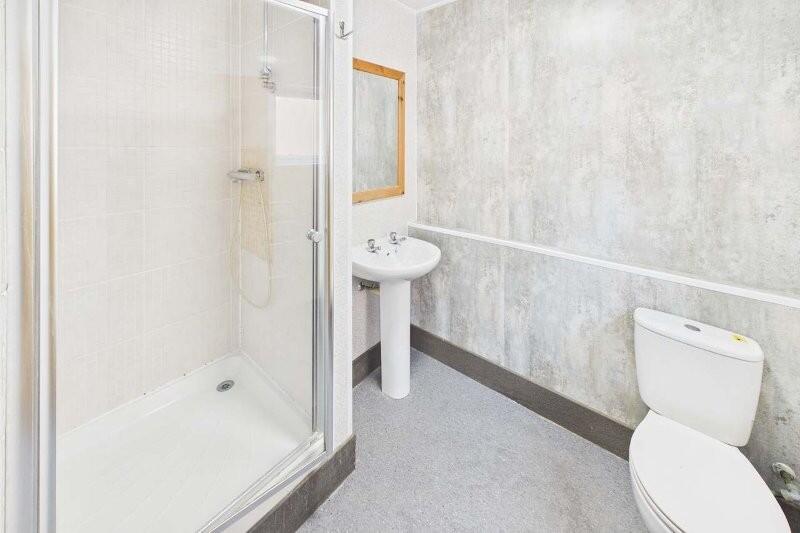 House in Eastbourne, Seaside, Roselands - More