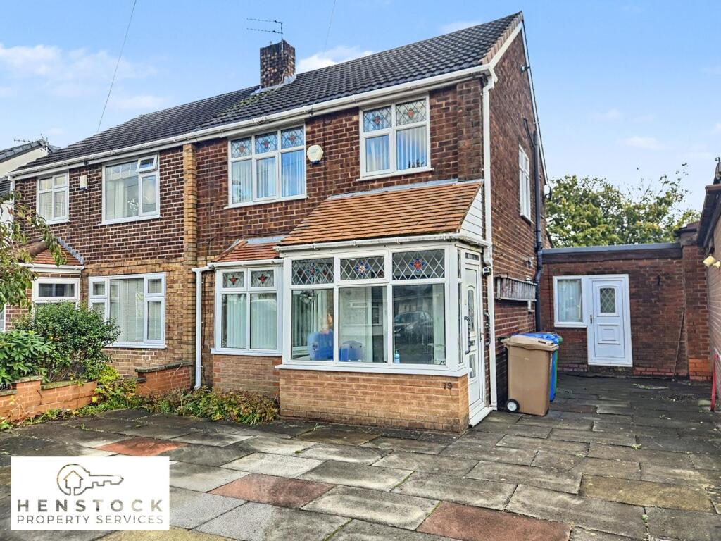 3-bed semi-detached on Roundthorn Road, Middleton, Manchester, M24, £285,000