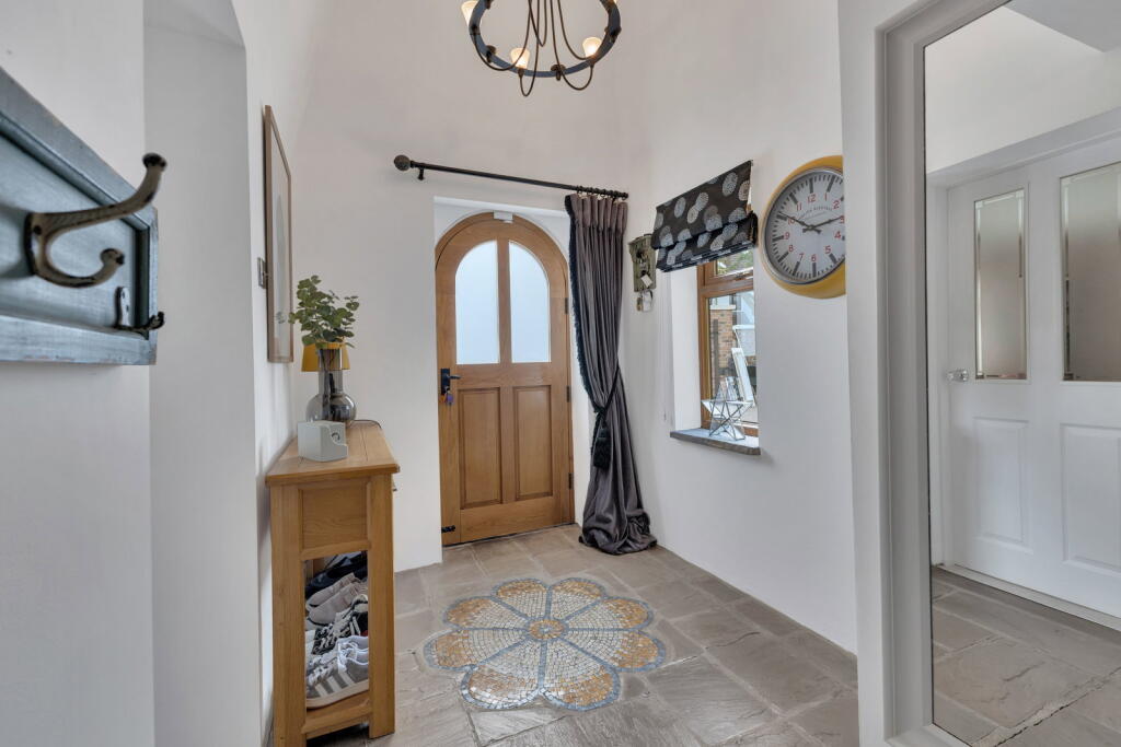 House in Doncaster, Rossington - View 2