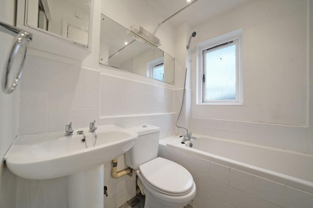 Apartment in London, Addiscombe - More