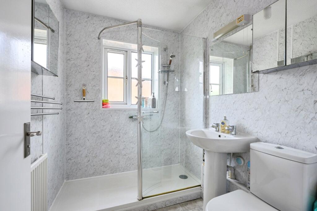 Apartment in Reigate and Banstead, Reffles Bridge, Earlswood - View 4
