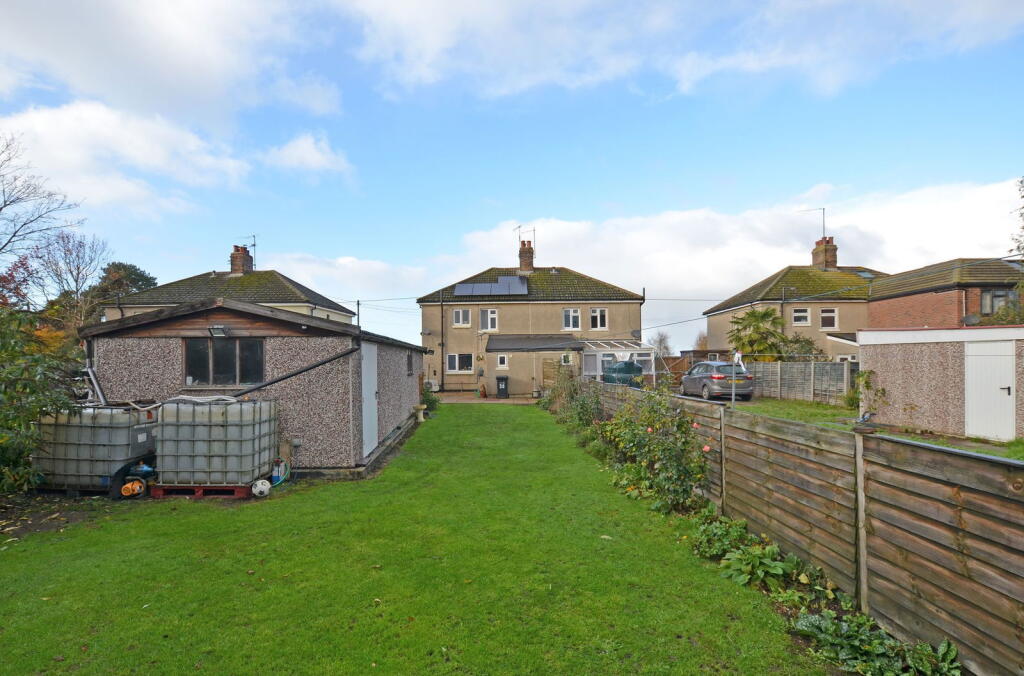 Generous Semi-Detached House in Southery photo 3
