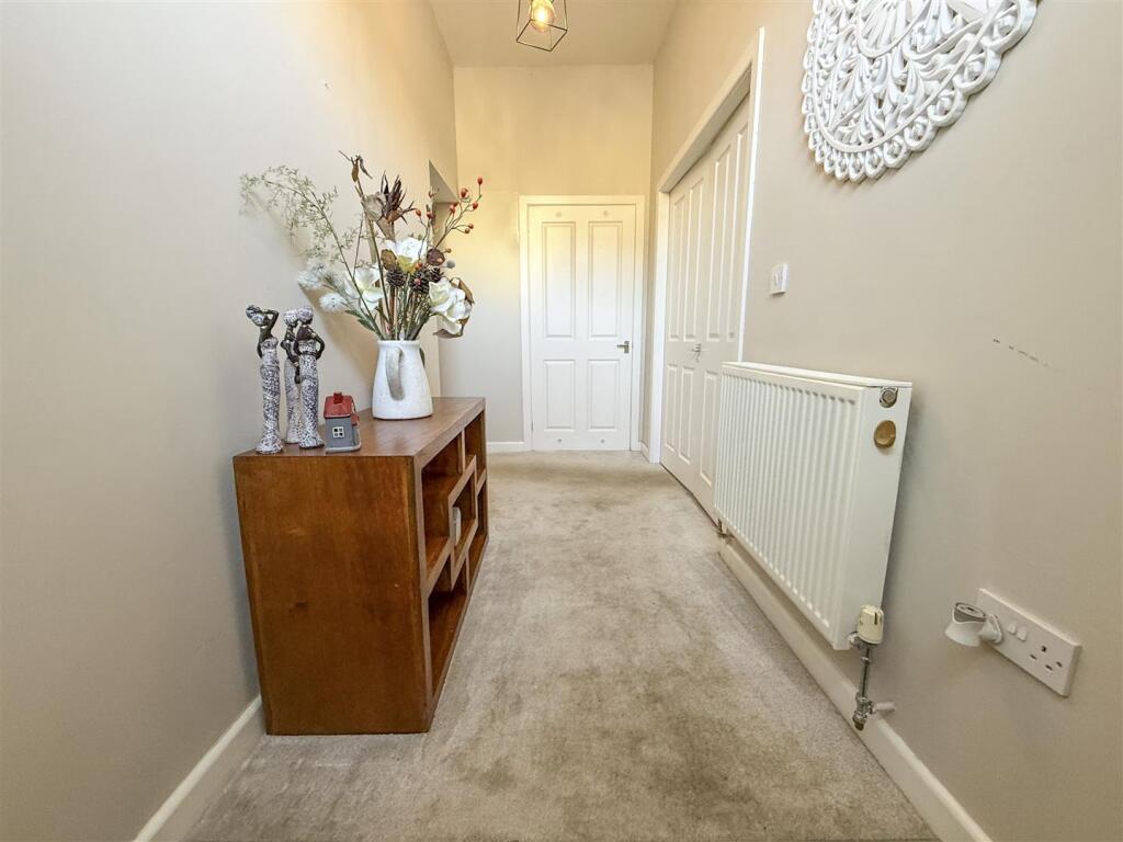 Apartment in Sheffield, Mortomley, Ecclesfield - More