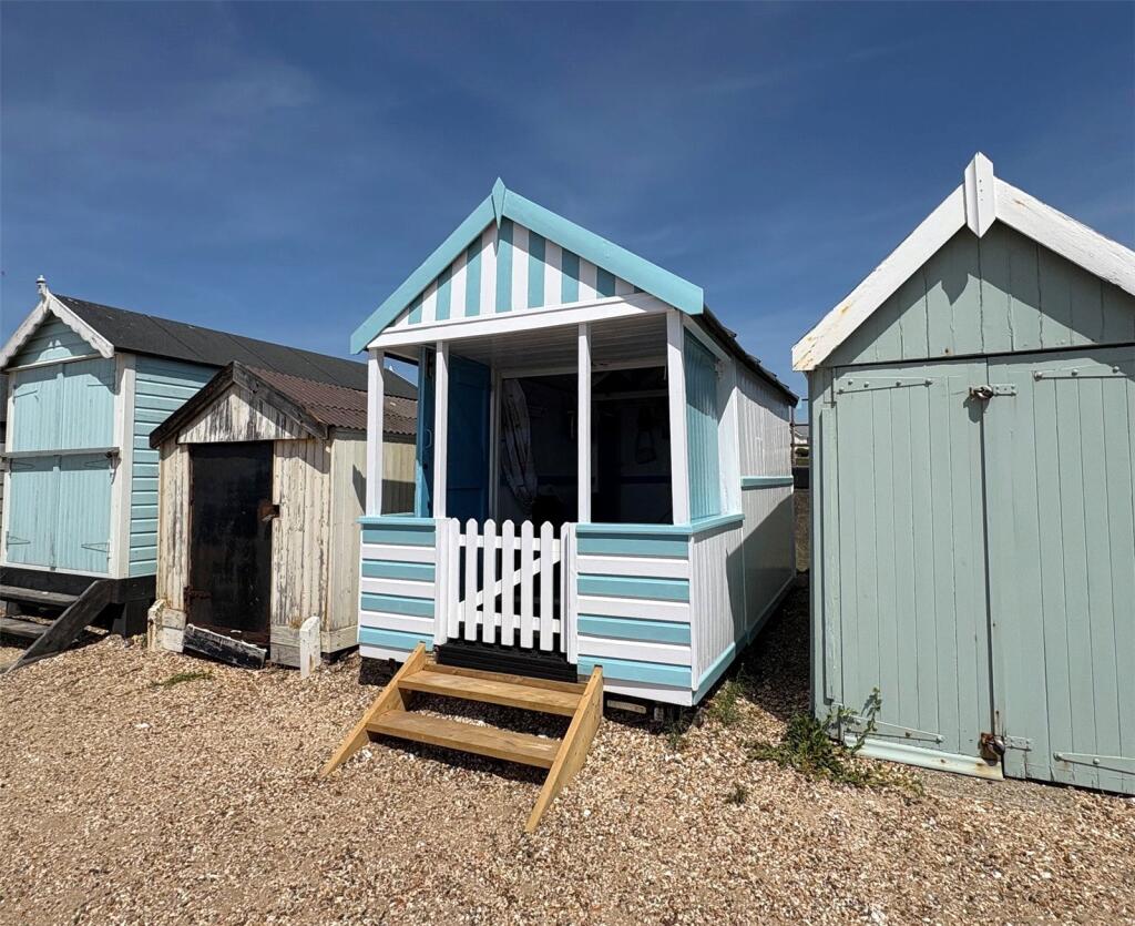 Studio detached on Beach Hut 279, Thorpe Esplanade, Thorpe Bay, Essex, SS1, £80,000