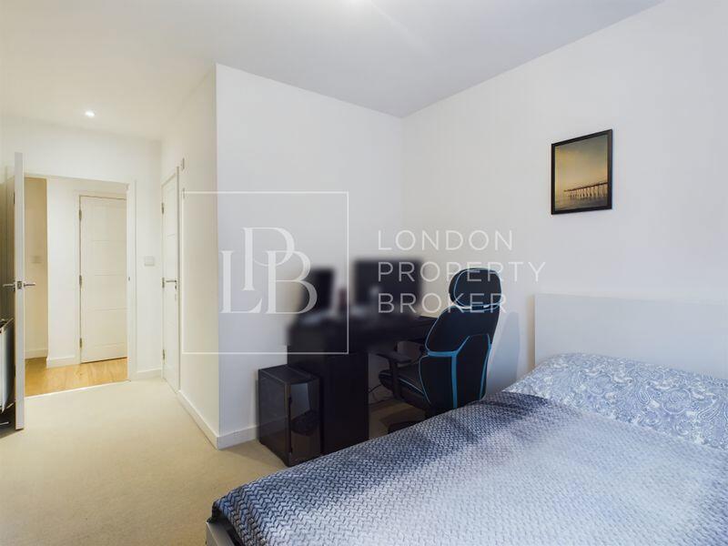 Apartment in Southall - View 5