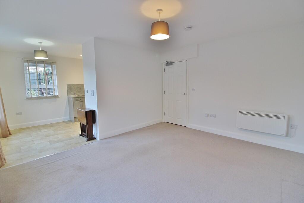 South Lane, Clanfield, Waterlooville photo 3