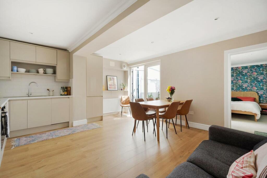 Main image of property: Lavender Hill, 
Battersea, SW11