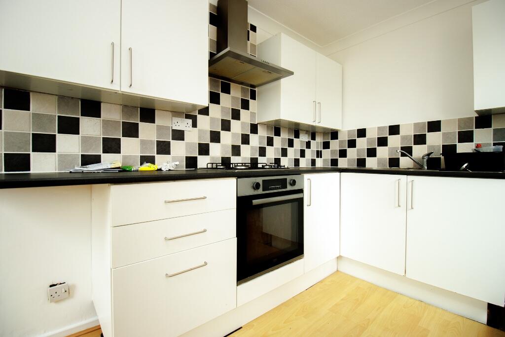 Thorn Tree Avenue, Filey  YO14 9NT photo 3