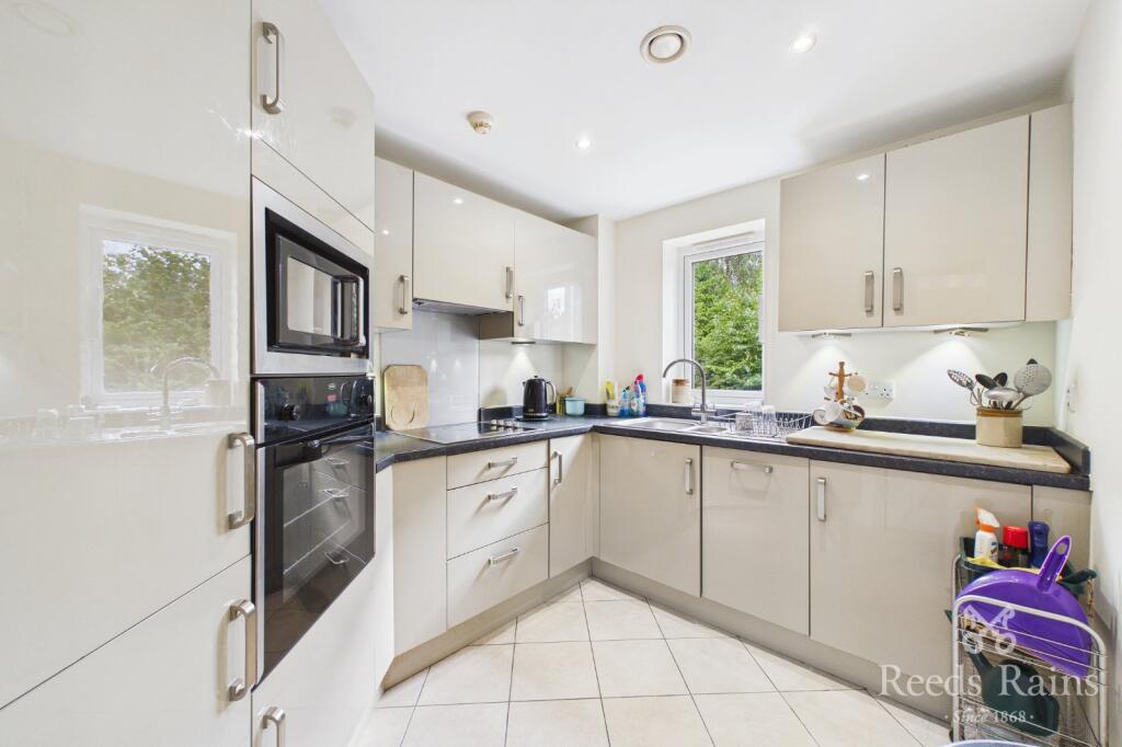 Apartment in Stockport, Heaton Chapel - View 5