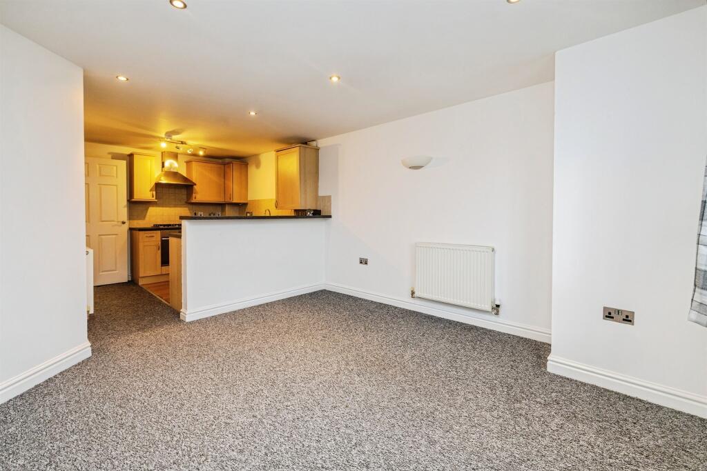 Lincoln Road, North Hykeham, Lincoln photo 3