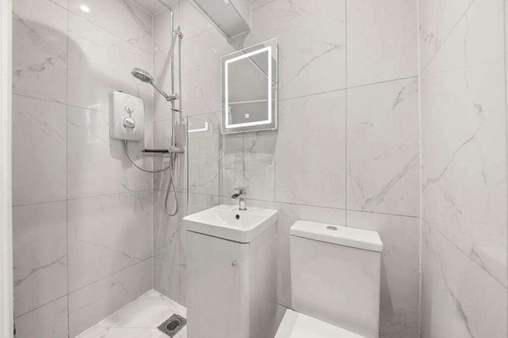 House in Southall - View 5