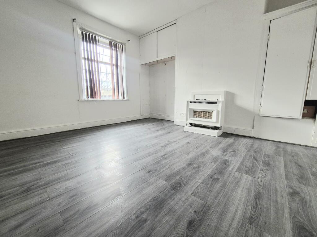 House in Halifax - View 4