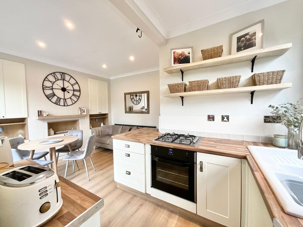 House in Stoke-on-Trent - More