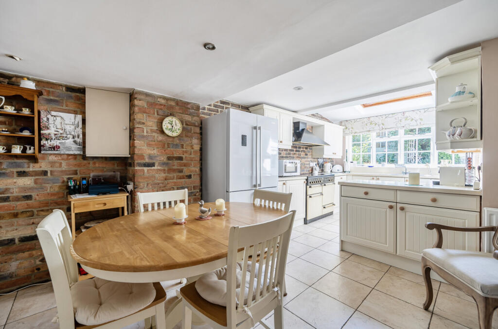 House in Winchester, Martyr Worthy, Itchen Valley - View 4