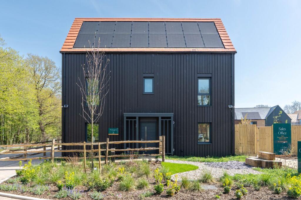 Main image of property: 4 Bed Eco Home | Low to no Bills | Near Station | London Commuter