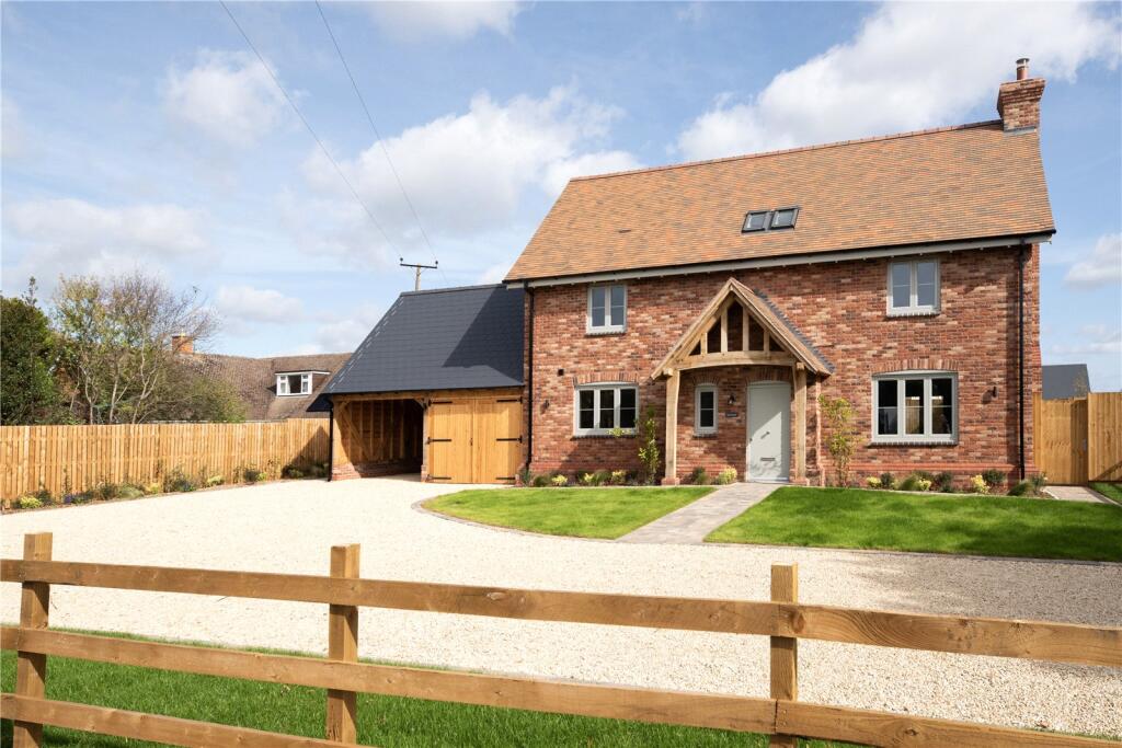 House in Worcester - View 4