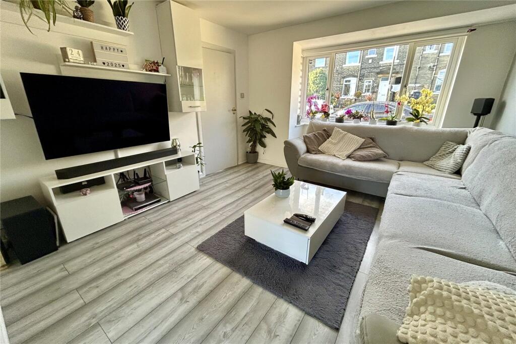 Crosland Hill Road, Crosland Hill, Huddersfield, West Yorkshire, HD4 - View 3