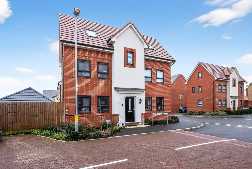 Main image of property: Eveleigh Gardens, Hockley, SS5