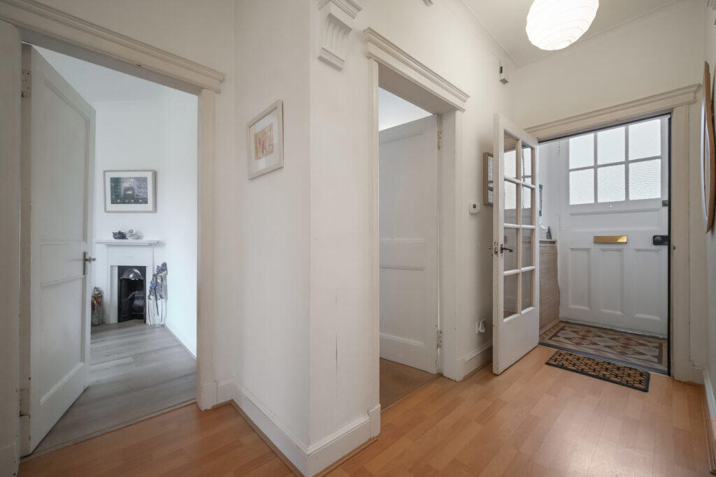 50 Corstorphine Park Gardens, Edinburgh, EH12 7HJ photo 4