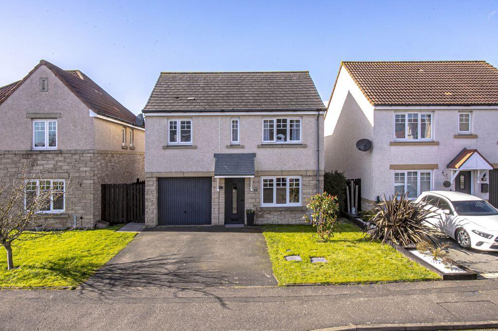 3-bed detached on 30 Middlebank Rise, Dunfermline, KY11 8LH, £280,000