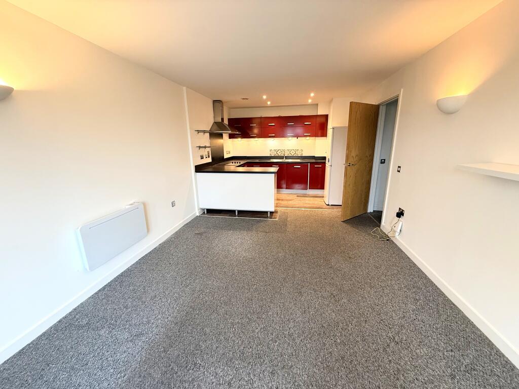 Apartment in Northampton, West Northamptonshire - View 3