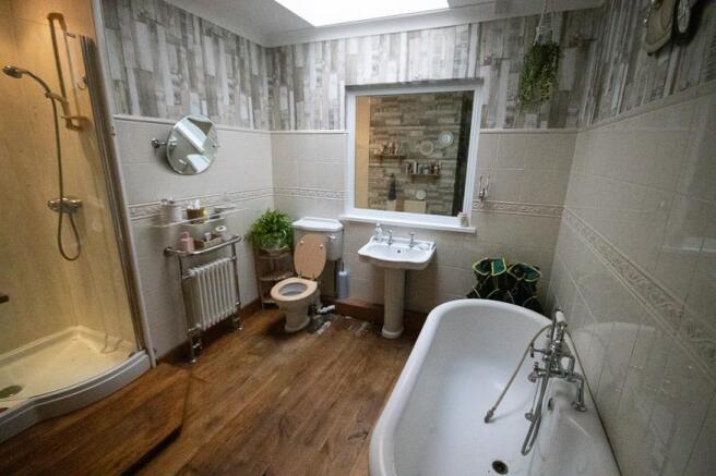 FAMILY BATHROOM